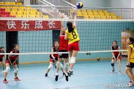 曾凡博外线冲抢篮板 篮下再起抛投得分